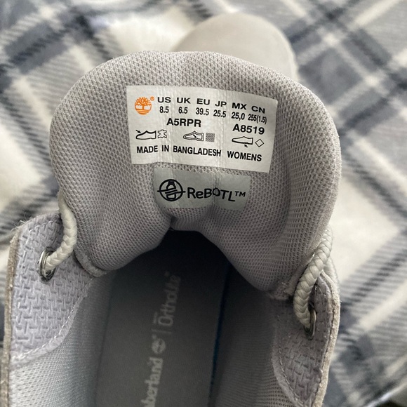 Timberland Chunky Sole Boots - Light Gray - Picture 8 of 8